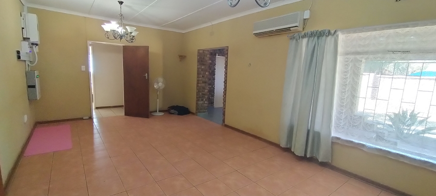 5 Bedroom Property for Sale in Jan Kempdorp Northern Cape